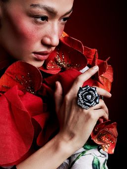 MISS JO - Vintage Rose Garden Silver Cocktail Ring In Black with White Stones Size