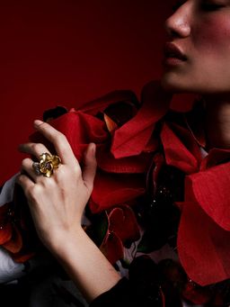 MISS JO - Opulent Magnolia Silver Cocktail Ring In Gold Plating with White Stones Size