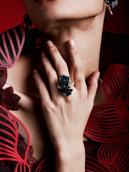 MISS JO - Mystic Rose Bouquet Silver Cocktail Ring In Black Size