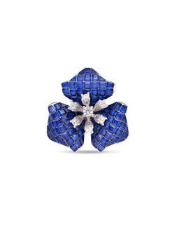 MISS JO - Ethereal Trillium Blossom Silver Cocktail Ring In Blue Size
