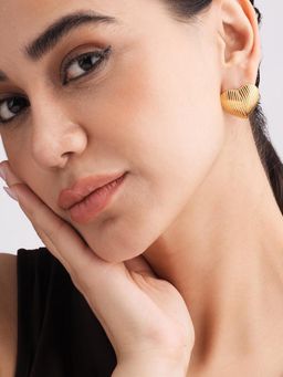 Palmonas - Embossed Heart Stud Earrings - Waterproof And Anti-Tarnish