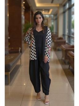 Ishnya - Women Black Jumpsuit With Jacket