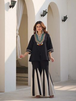 ZUMMER - Women Black Embroidered Co-Ord Set