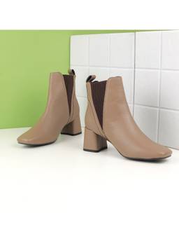 Mochi - Women Beige Chelsea Boots