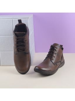 Mochi - Men Brown Casual Boots