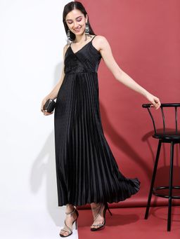 TOKYO TALKIES - V-Neck Black Dress