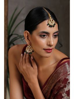 SWABHIMANN - Rushba Gold Plated Kundan White Maang Tikka with Earrings