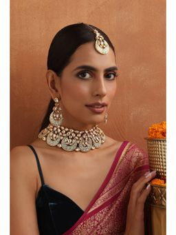 SWABHIMANN - Kisha Kundan White Necklace with Maang Tikka & Earrings