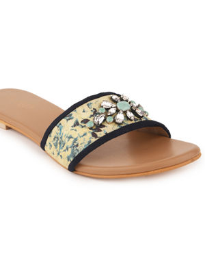 Ek_agga Solid Beige Flats