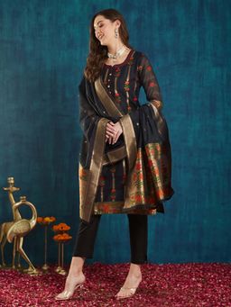 SERONA FABRICS - Black Floral Three Fourth Sleeves Kurta Pant with Dupatta
