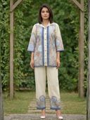 Off White color option, Currently selected