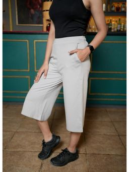 MLADA - Grey Solid Regular Cotton Blend Capri