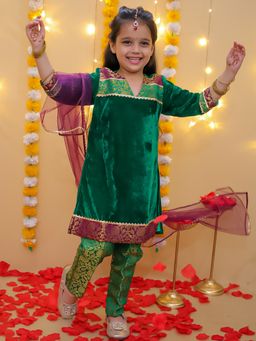 BownBee - Wedding Green Velvet Jacquard Kurta with Pant and Dupatta (Set of 3)