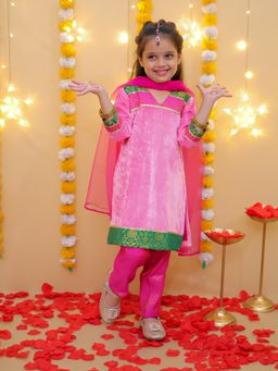 BownBee - Wedding Pink Velvet Jacquard Kurta with Pant and Dupatta (Set of 3)