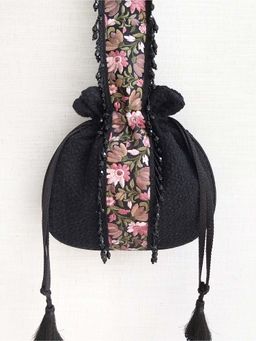 AMYRA - Serenade Thread Work Potli Black