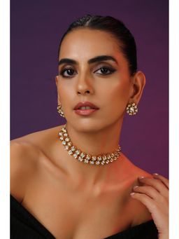 SWABHIMANN - White Gold Plated Kundan Choker with Earnings