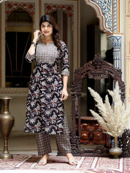 Doriyaan - Women Multi Colour Floral Printed Embroidery Yoke Design Kurta with Pant (Set of 2)