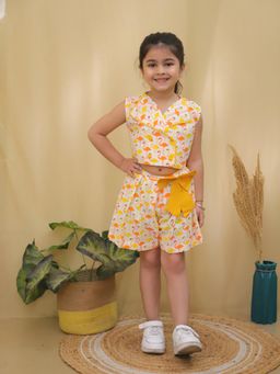 AJ Dezines - Yellow Cotton Sleeveless Swan Print Girls Co-Ords For Girls (Set of 2)