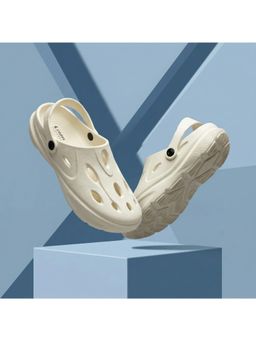 Chupps - Men Gator Clogs All-Day Comfort Sliders - Almond White