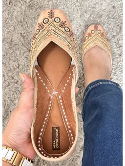 Desi Colour - Leather Natuarl Shade Peach Juttis