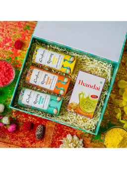 eCraftIndia - Holi Gift Hamper Herbal Gulal Holi Colors & Thandai