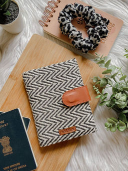 Maisha - Lifestyle Aztec Attack Passport Cover