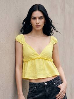 Outzidr - Yellow Sweetheart Neckline Flowy Top