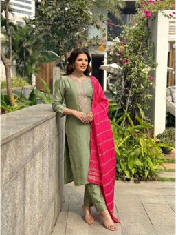 Gahan - Green Embroidered Silk Blend Straight Kurta with Pant & Woven Zari Dupatta