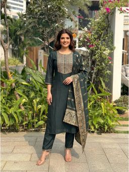 Gahan - Green Embroidered Silk Blend Straight Kurta with Pant & Woven Zari Dupatta