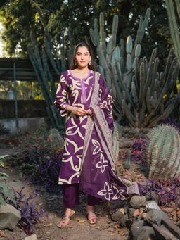 Gahan - Women Purple Printed Cotton Kurta with Pant & Dupatta