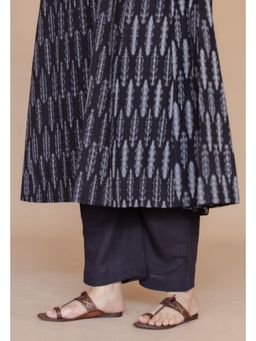 The Indian Ethnic Co. - Yashi Black Solid Cotton Flex Straight Pant