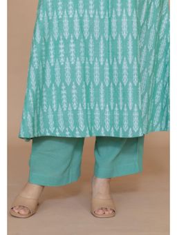 The Indian Ethnic Co. - Yashi Green Solid Cotton Flex Straight Pant