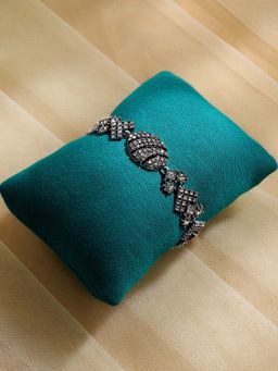 Sohi - Women Oval Crystal Bracelet Silver