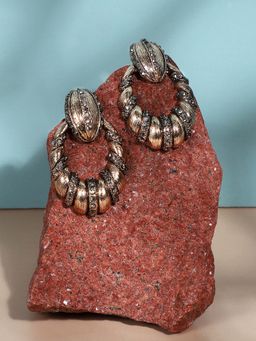 Sohi - Women Contrast Halo Drop Earrings Gold