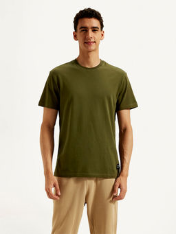 Levi's - Olive Solid Slim Fit T-Shirt