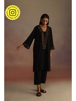 Roza - Black Neroli Embroidered Kurta with Pant (Set of 2)