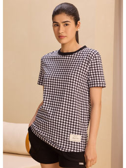 Alonge - Soft Houndstooth Carbon Black T-Shirt