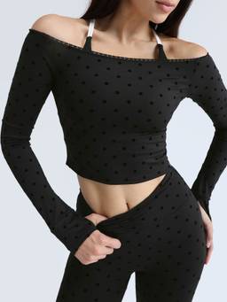 Cava Athleisure - Black Lace Off-Shoulder Crop Top
