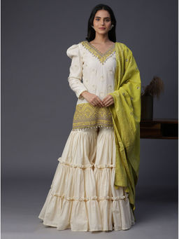 Arpita Sulakshana - Yellow Boota Suit (Set of 3)