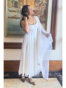 Swtantra - White Georgette Anarkali Kurta with Pant and Dupatta