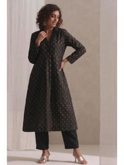 Swtantra - Black Banarasi Viscose Silk Collared Kurta with Pant