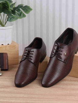 Mochi - Men Maroon Formal Derbies Shoes