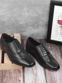 Black color option, Sold out, Currently selected