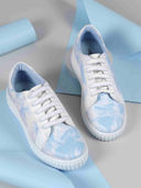 Blue color option, Currently selected