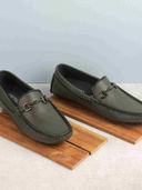 Green color option, Sold out, Currently selected
