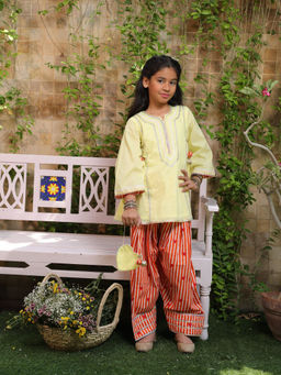 Fayon Kids - Yellow Cotton Round Neck Solid Kurta With Pant