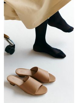 Vanilla Moon - Women Jackson Sandals - Beige