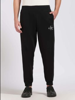 Calvin Klein - Men Black Regular Fit Solid Mid Rise Joggers