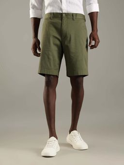 Tommy Hilfiger - Men Olive Slim Fit Solid Mid Rise Shorts