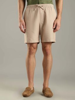 Tommy Hilfiger - Men Beige Regular Fit Solid Mid Rise Shorts